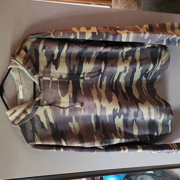 Socialite Tops - Socialite Super Soft Camo Pullover Hoodie